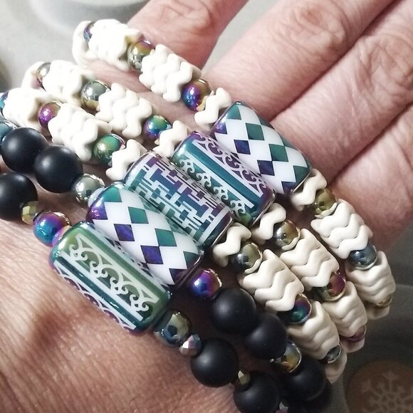 🍂🍁🍃 3/$25!!! Made for BBW Wrists! Color Changing Focal + Black Beads! - Picture 7 of 7